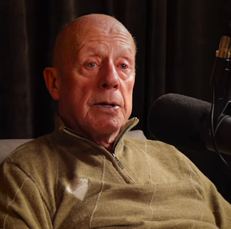 Ivar (85) får ildsjelprisen til Stord kommune 2024 for innsatsen i gruvemiljøet på Litlabø. Skjerdump fra SunnhordlandsPodden.